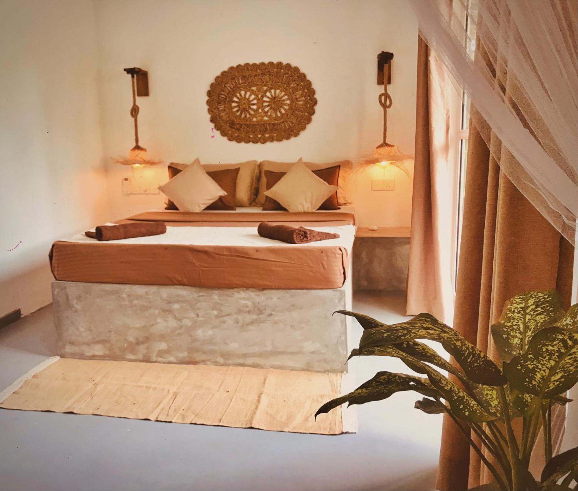 Bananas 02 Hotel Мириса Екстериор снимка
